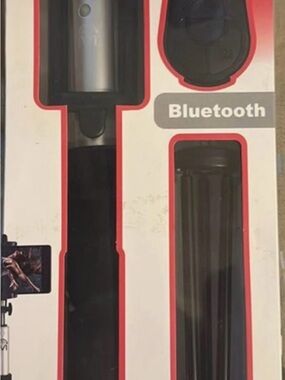 Selfie Stick 3-piece kit 
w/ Bluetooth